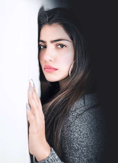 woman-3182010 960 720